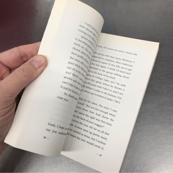 Kizzy Ann Stamps by: Jeri Watts, paperback book - Picture 3 of 5